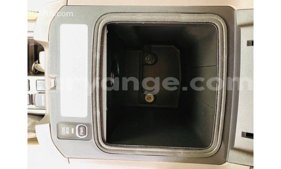 Acheter Import Voiture Toyota Prado Blanc à Import - Dubai, Namibie Acheter Import Voiture Toyota Prado Blanc à Import - Dubai, Namibie