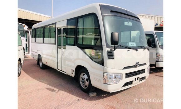 Acheter Import Voiture Toyota Coaster Blanc à Import - Dubai, Namibie Acheter Import Voiture Toyota Coaster Blanc à Import - Dubai, Namibie