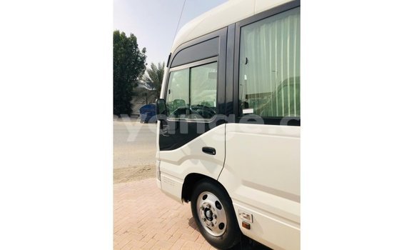 Acheter Import Voiture Toyota Coaster Blanc à Import - Dubai, Namibie Acheter Import Voiture Toyota Coaster Blanc à Import - Dubai, Namibie