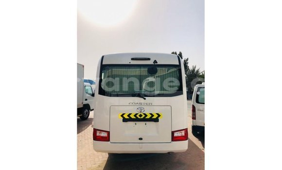 Acheter Import Voiture Toyota Coaster Blanc à Import - Dubai, Namibie Acheter Import Voiture Toyota Coaster Blanc à Import - Dubai, Namibie