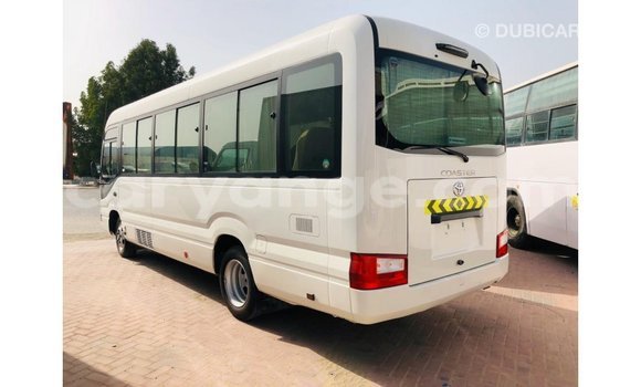 Acheter Import Voiture Toyota Coaster Blanc à Import - Dubai, Namibie Acheter Import Voiture Toyota Coaster Blanc à Import - Dubai, Namibie