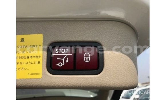 Acheter Import Voiture Mercedes-Benz 190 Blanc à Import - Dubai, Namibie Acheter Import Voiture Mercedes-Benz 190 Blanc à Import - Dubai, Namibie