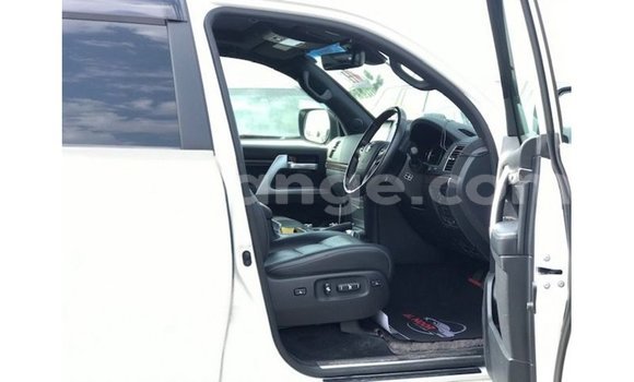 Acheter Import Voiture Toyota Land Cruiser Blanc à Import - Dubai, Namibie Acheter Import Voiture Toyota Land Cruiser Blanc à Import - Dubai, Namibie