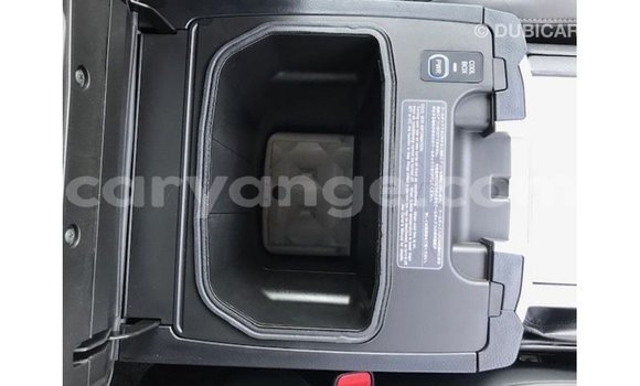 Acheter Import Voiture Toyota Land Cruiser Blanc à Import - Dubai, Namibie Acheter Import Voiture Toyota Land Cruiser Blanc à Import - Dubai, Namibie