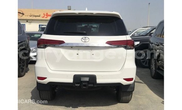 Acheter Import Voiture Toyota Fortuner Blanc à Import - Dubai, Namibie Acheter Import Voiture Toyota Fortuner Blanc à Import - Dubai, Namibie