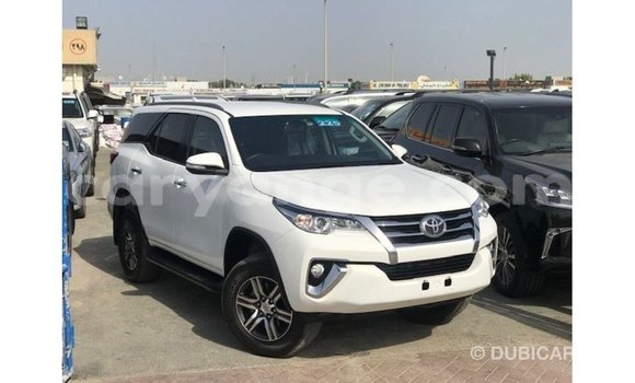Acheter Import Voiture Toyota Fortuner Blanc à Import - Dubai, Namibie Acheter Import Voiture Toyota Fortuner Blanc à Import - Dubai, Namibie