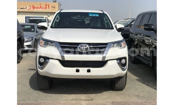 Acheter Import Voiture Toyota Fortuner Blanc à Import - Dubai, Namibie Acheter Import Voiture Toyota Fortuner Blanc à Import - Dubai, Namibie