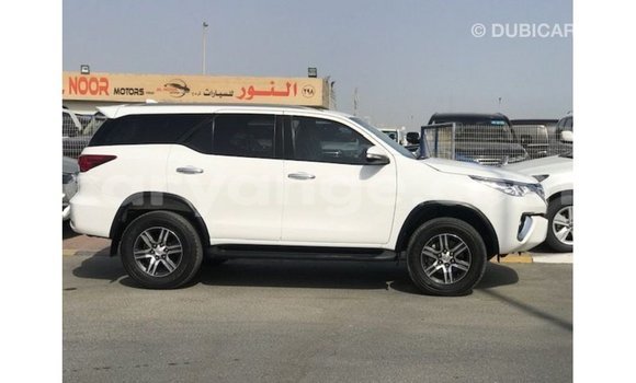 Acheter Import Voiture Toyota Fortuner Blanc à Import - Dubai, Namibie Acheter Import Voiture Toyota Fortuner Blanc à Import - Dubai, Namibie