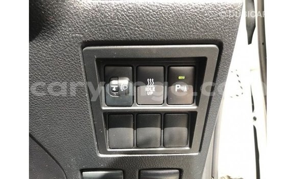 Acheter Import Voiture Toyota Fortuner Blanc à Import - Dubai, Namibie Acheter Import Voiture Toyota Fortuner Blanc à Import - Dubai, Namibie