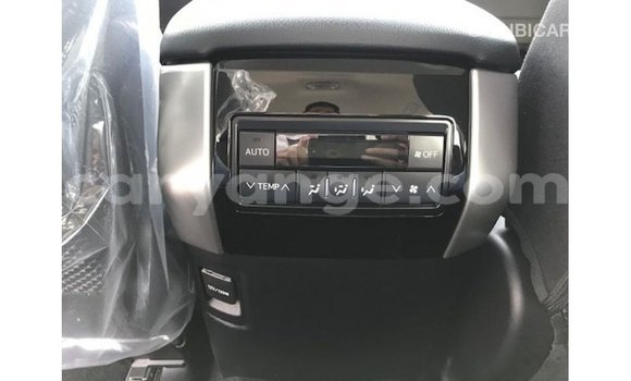 Acheter Import Voiture Toyota Prado Noir à Import - Dubai, Namibie Acheter Import Voiture Toyota Prado Noir à Import - Dubai, Namibie