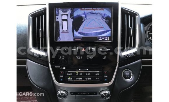 Acheter Import Voiture Toyota Land Cruiser Blanc à Import - Dubai, Namibie Acheter Import Voiture Toyota Land Cruiser Blanc à Import - Dubai, Namibie