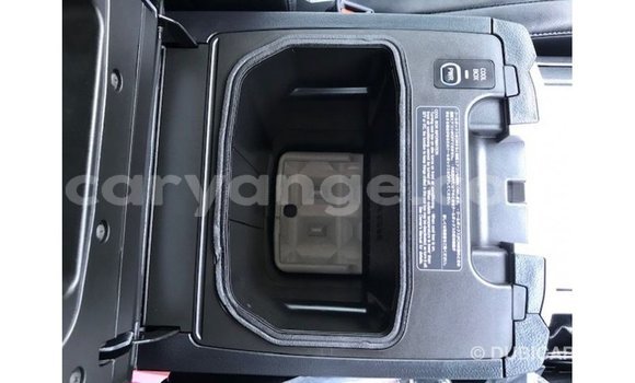 Acheter Import Voiture Toyota Land Cruiser Blanc à Import - Dubai, Namibie Acheter Import Voiture Toyota Land Cruiser Blanc à Import - Dubai, Namibie