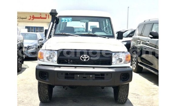 Acheter Import Voiture Toyota Land Cruiser Blanc à Import - Dubai, Namibie Acheter Import Voiture Toyota Land Cruiser Blanc à Import - Dubai, Namibie