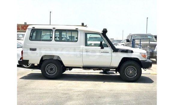 Acheter Import Voiture Toyota Land Cruiser Blanc à Import - Dubai, Namibie Acheter Import Voiture Toyota Land Cruiser Blanc à Import - Dubai, Namibie