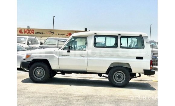 Acheter Import Voiture Toyota Land Cruiser Blanc à Import - Dubai, Namibie Acheter Import Voiture Toyota Land Cruiser Blanc à Import - Dubai, Namibie