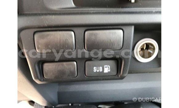 Acheter Import Voiture Toyota Land Cruiser Blanc à Import - Dubai, Namibie Acheter Import Voiture Toyota Land Cruiser Blanc à Import - Dubai, Namibie