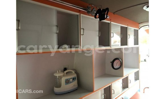 Acheter Import Voiture Toyota 4Runner Blanc à Import - Dubai, Namibie Acheter Import Voiture Toyota 4Runner Blanc à Import - Dubai, Namibie