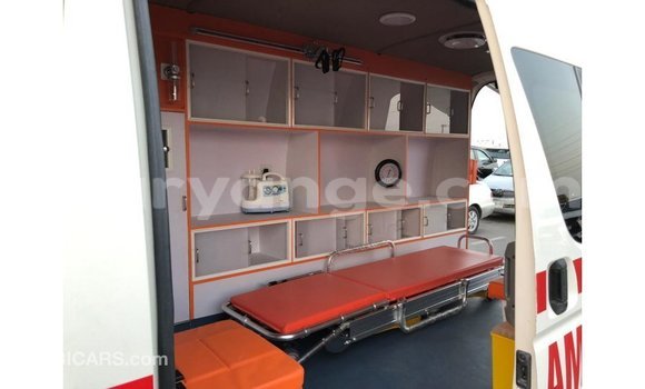 Acheter Import Voiture Toyota 4Runner Blanc à Import - Dubai, Namibie Acheter Import Voiture Toyota 4Runner Blanc à Import - Dubai, Namibie