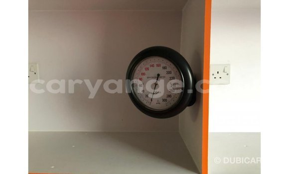 Acheter Import Voiture Toyota 4Runner Blanc à Import - Dubai, Namibie Acheter Import Voiture Toyota 4Runner Blanc à Import - Dubai, Namibie