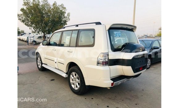 Acheter Import Voiture Mitsubishi Pajero Blanc à Import - Dubai, Namibie Acheter Import Voiture Mitsubishi Pajero Blanc à Import - Dubai, Namibie