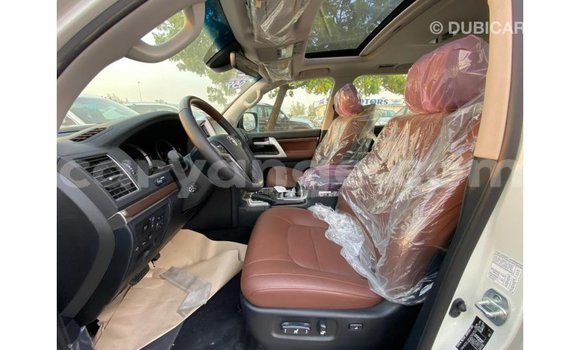 Acheter Import Voiture Toyota Land Cruiser Blanc à Import - Dubai, Namibie Acheter Import Voiture Toyota Land Cruiser Blanc à Import - Dubai, Namibie