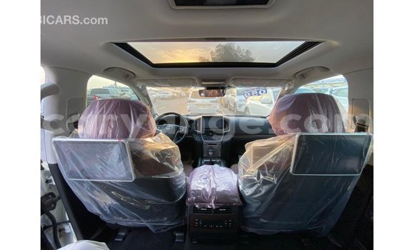 Acheter Import Voiture Toyota Land Cruiser Blanc à Import - Dubai, Namibie Acheter Import Voiture Toyota Land Cruiser Blanc à Import - Dubai, Namibie