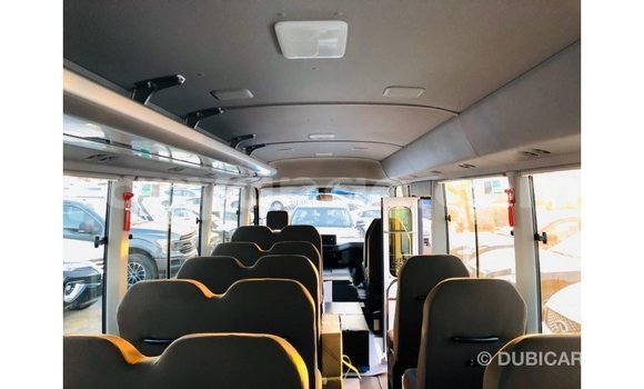Acheter Import Voiture Toyota Coaster Blanc à Import - Dubai, Namibie Acheter Import Voiture Toyota Coaster Blanc à Import - Dubai, Namibie