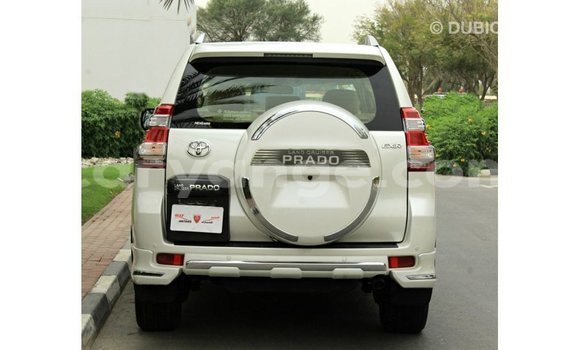 Acheter Import Voiture Toyota Prado Blanc à Import - Dubai, Namibie Acheter Import Voiture Toyota Prado Blanc à Import - Dubai, Namibie