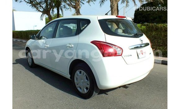 Acheter Import Voiture Nissan Tiida Blanc à Import - Dubai, Namibie Acheter Import Voiture Nissan Tiida Blanc à Import - Dubai, Namibie