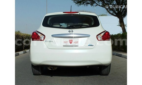 Acheter Import Voiture Nissan Tiida Blanc à Import - Dubai, Namibie Acheter Import Voiture Nissan Tiida Blanc à Import - Dubai, Namibie