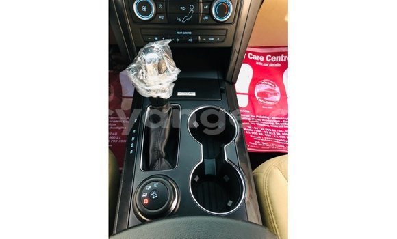 Acheter Import Voiture Ford Explorer Rouge à Import - Dubai, Namibie Acheter Import Voiture Ford Explorer Rouge à Import - Dubai, Namibie