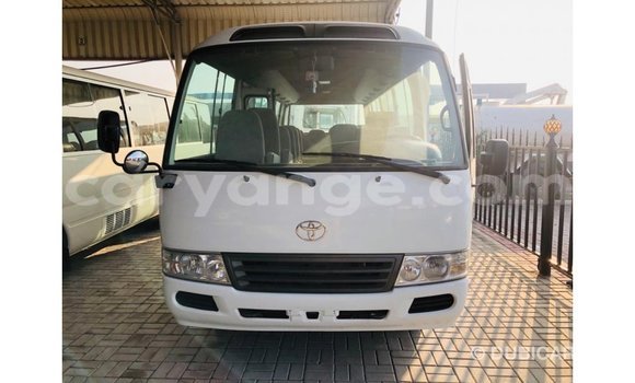 Acheter Import Voiture Toyota Coaster Blanc à Import - Dubai, Namibie Acheter Import Voiture Toyota Coaster Blanc à Import - Dubai, Namibie