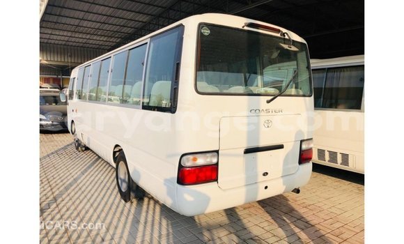 Acheter Import Voiture Toyota Coaster Blanc à Import - Dubai, Namibie Acheter Import Voiture Toyota Coaster Blanc à Import - Dubai, Namibie