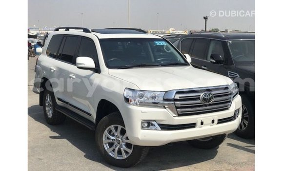 Acheter Import Voiture Toyota Land Cruiser Blanc à Import - Dubai, Namibie Acheter Import Voiture Toyota Land Cruiser Blanc à Import - Dubai, Namibie