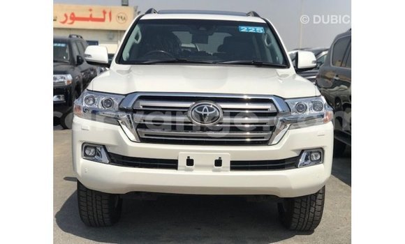 Acheter Import Voiture Toyota Land Cruiser Blanc à Import - Dubai, Namibie Acheter Import Voiture Toyota Land Cruiser Blanc à Import - Dubai, Namibie