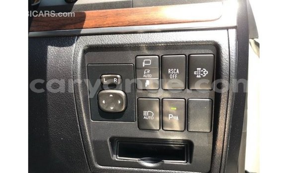 Acheter Import Voiture Toyota Land Cruiser Blanc à Import - Dubai, Namibie Acheter Import Voiture Toyota Land Cruiser Blanc à Import - Dubai, Namibie