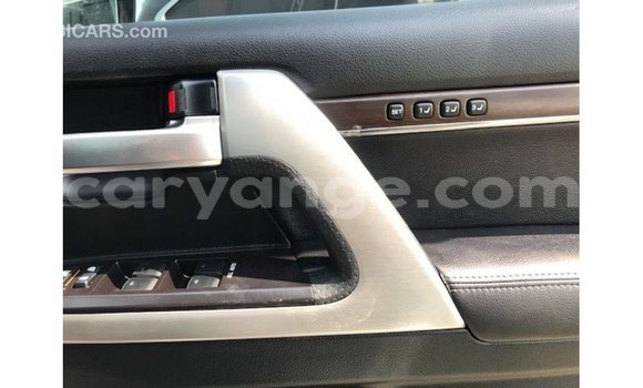 Acheter Import Voiture Toyota Land Cruiser Blanc à Import - Dubai, Namibie Acheter Import Voiture Toyota Land Cruiser Blanc à Import - Dubai, Namibie