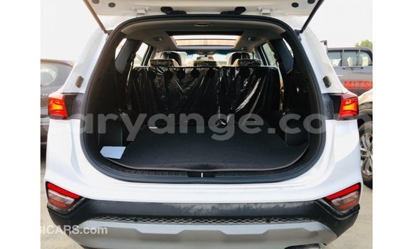 Acheter Import Voiture Hyundai Santa Fe Blanc à Import - Dubai, Namibie Acheter Import Voiture Hyundai Santa Fe Blanc à Import - Dubai, Namibie