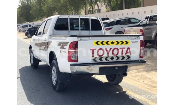 Acheter Import Voiture Toyota Hilux Blanc à Import - Dubai, Namibie Acheter Import Voiture Toyota Hilux Blanc à Import - Dubai, Namibie