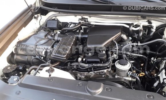 Acheter Import Voiture Toyota Prado Blanc à Import - Dubai, Namibie Acheter Import Voiture Toyota Prado Blanc à Import - Dubai, Namibie