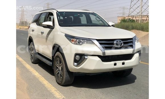 Acheter Import Voiture Toyota Fortuner Blanc à Import - Dubai, Namibie Acheter Import Voiture Toyota Fortuner Blanc à Import - Dubai, Namibie