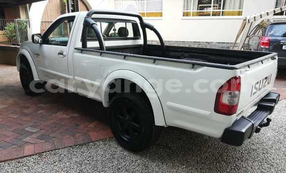 Acheter Occasion Voiture Isuzu KB Blanc à Grootfontein, Namibie Acheter Occasion Voiture Isuzu KB Blanc à Grootfontein, Namibie
