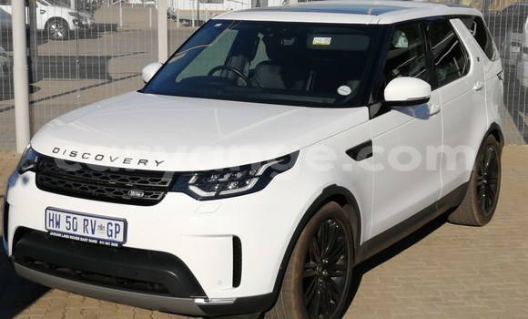 Buy Used Land Rover Discovery White Car in Karasburg in Karas