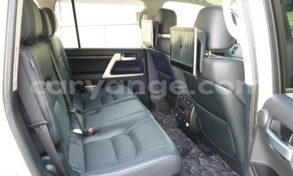 Buy Used Toyota Land Cruiser White Car in Windhoek in Namibia Buy Used Toyota Land Cruiser White Car in Windhoek in Namibia