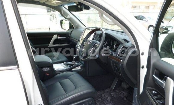 Buy Used Toyota Land Cruiser White Car in Windhoek in Namibia Buy Used Toyota Land Cruiser White Car in Windhoek in Namibia