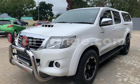 Buy Used Toyota Hilux White Car in Gobabis in Omaheke Buy Used Toyota Hilux White Car in Gobabis in Omaheke