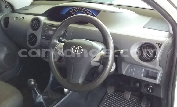 Acheter Occasion Voiture Toyota Etios Blanc à Windhoek, Namibie Acheter Occasion Voiture Toyota Etios Blanc à Windhoek, Namibie