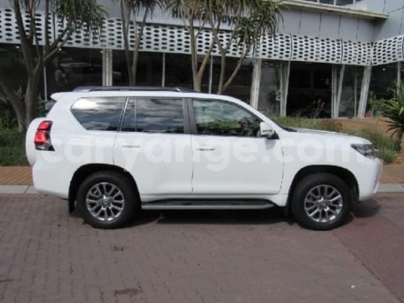 Big with watermark 2017 toyota prado d