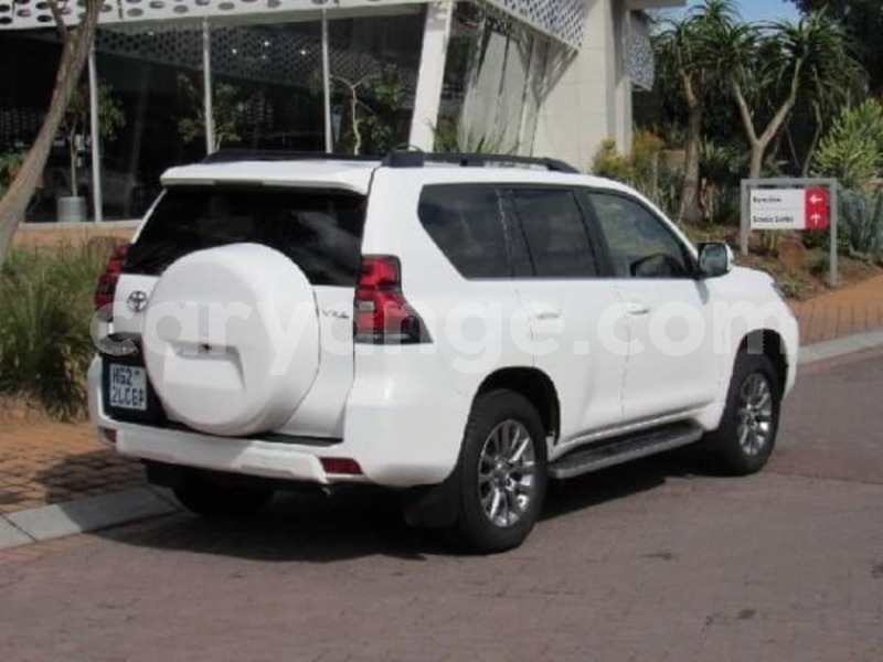 Big with watermark 2017 toyota prado c
