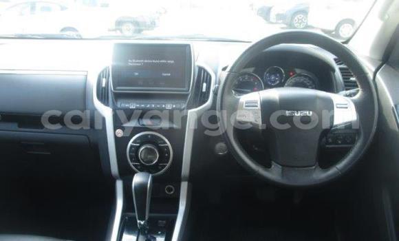 Buy Used Isuzu MU-X White Car in Walvis Bay in Namibia Buy Used Isuzu MU-X White Car in Walvis Bay in Namibia